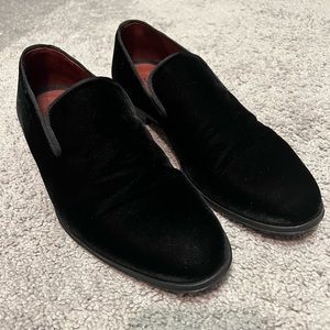 Magnanni Dorio velvet slip on loafers.